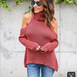 Vici “Chic Cred” cold shoulder sweater medium